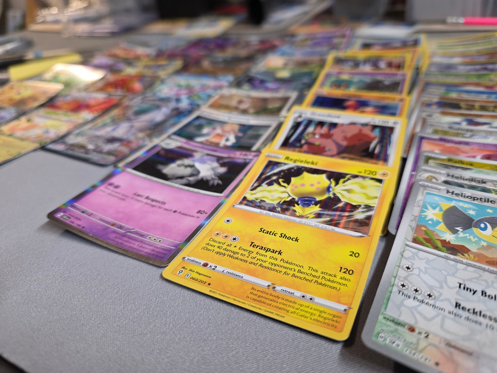 250 Cards Power Bundle | 2x Ultra Rare V | 32x Rare/Holo/Shiny image 1